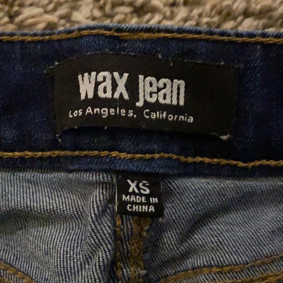 Dark Jean Shorts-XS - Picture 3 of 3